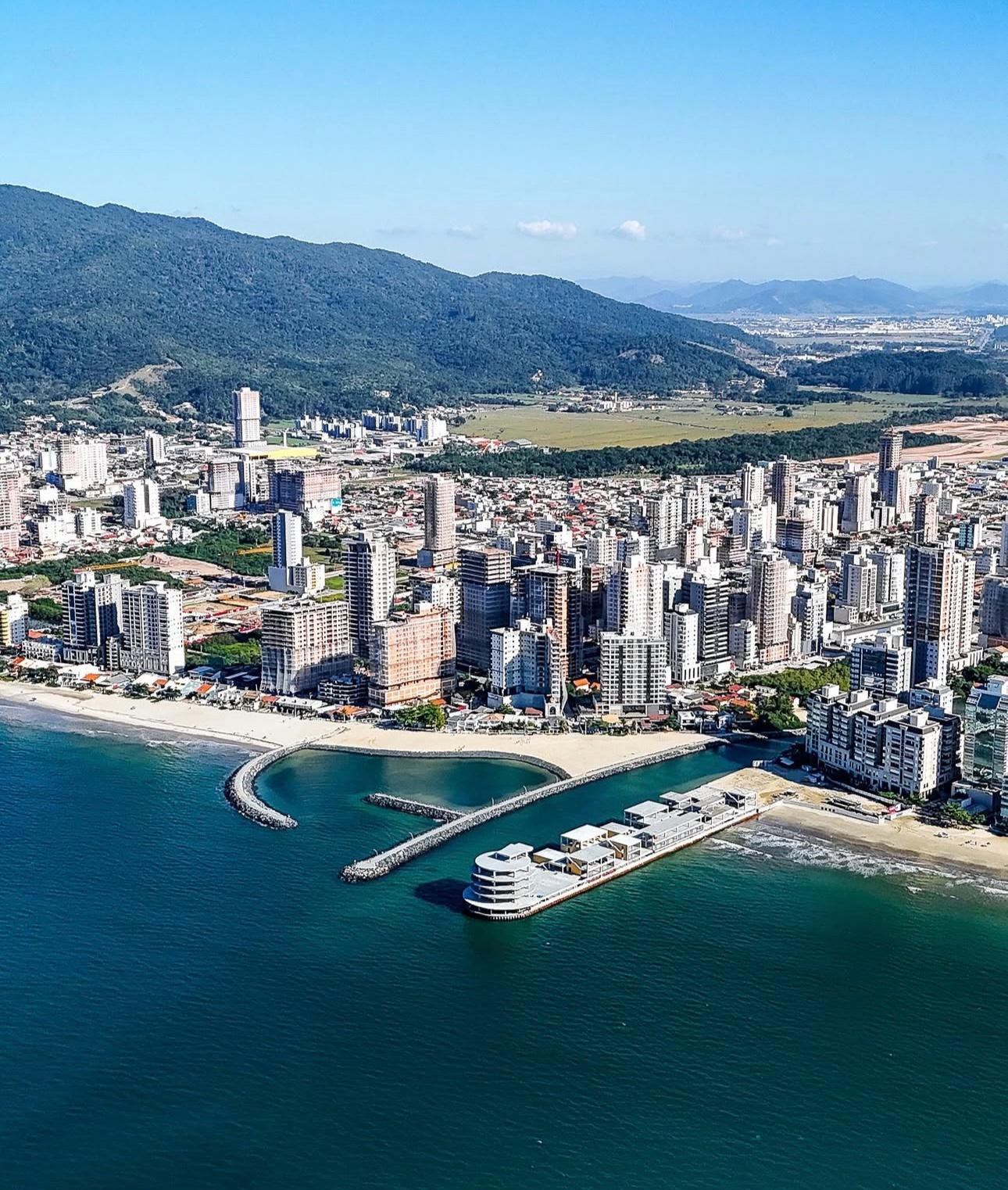 Como as Tarifas Americanas Moldam o Mercado Imobiliário de Itapema e Porto Belo